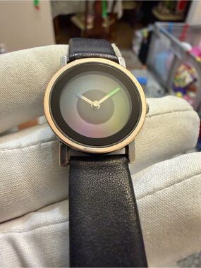 Vintage 1990s The Metropolitan Museum of Art Rainbow Color Wheel Watch 25mm